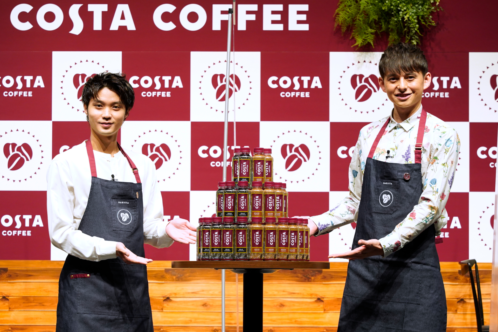コカ・コーラ、「コスタ ブラック」「コスタ カフェラテ」発売記念
