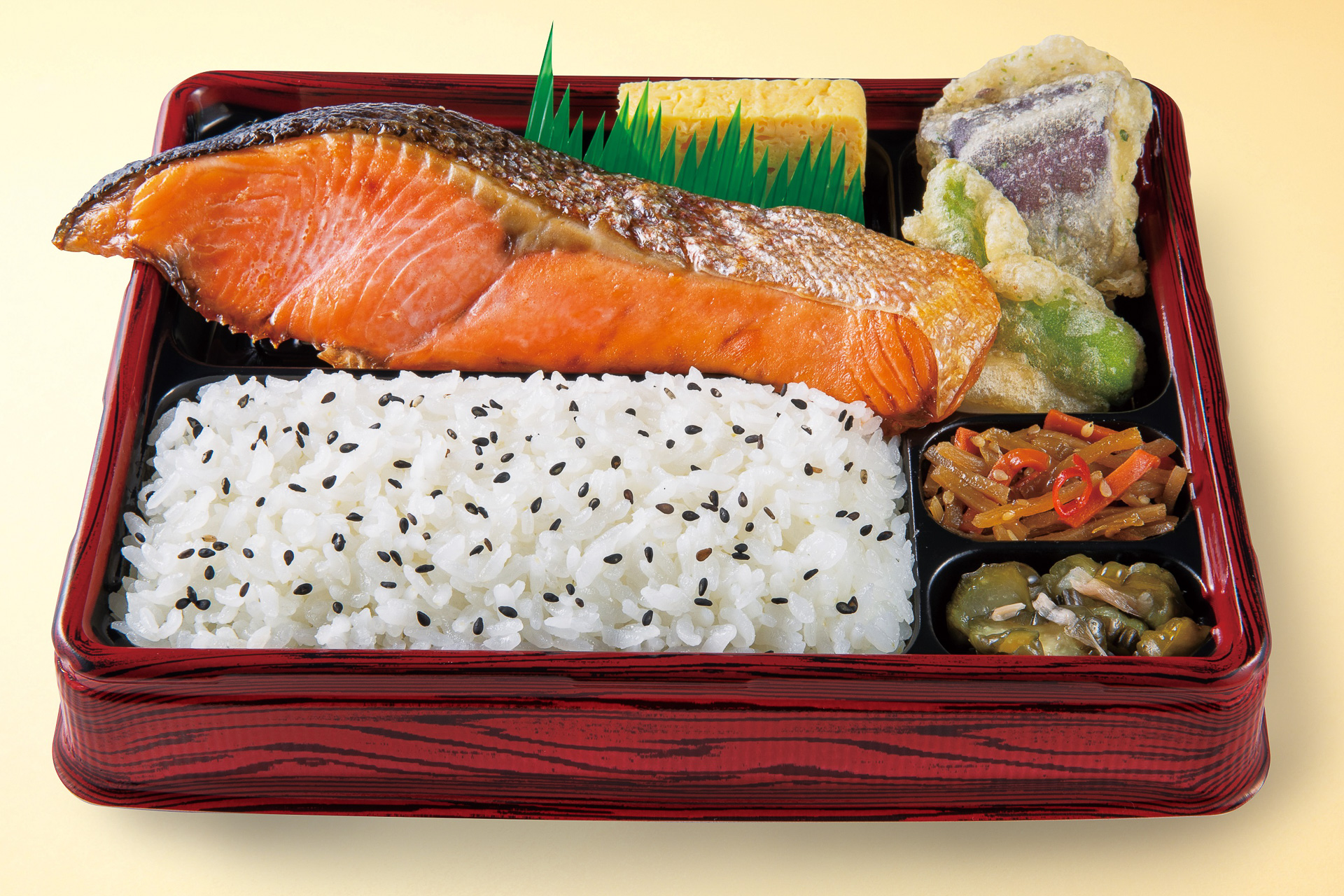 大ぶり鮭弁当