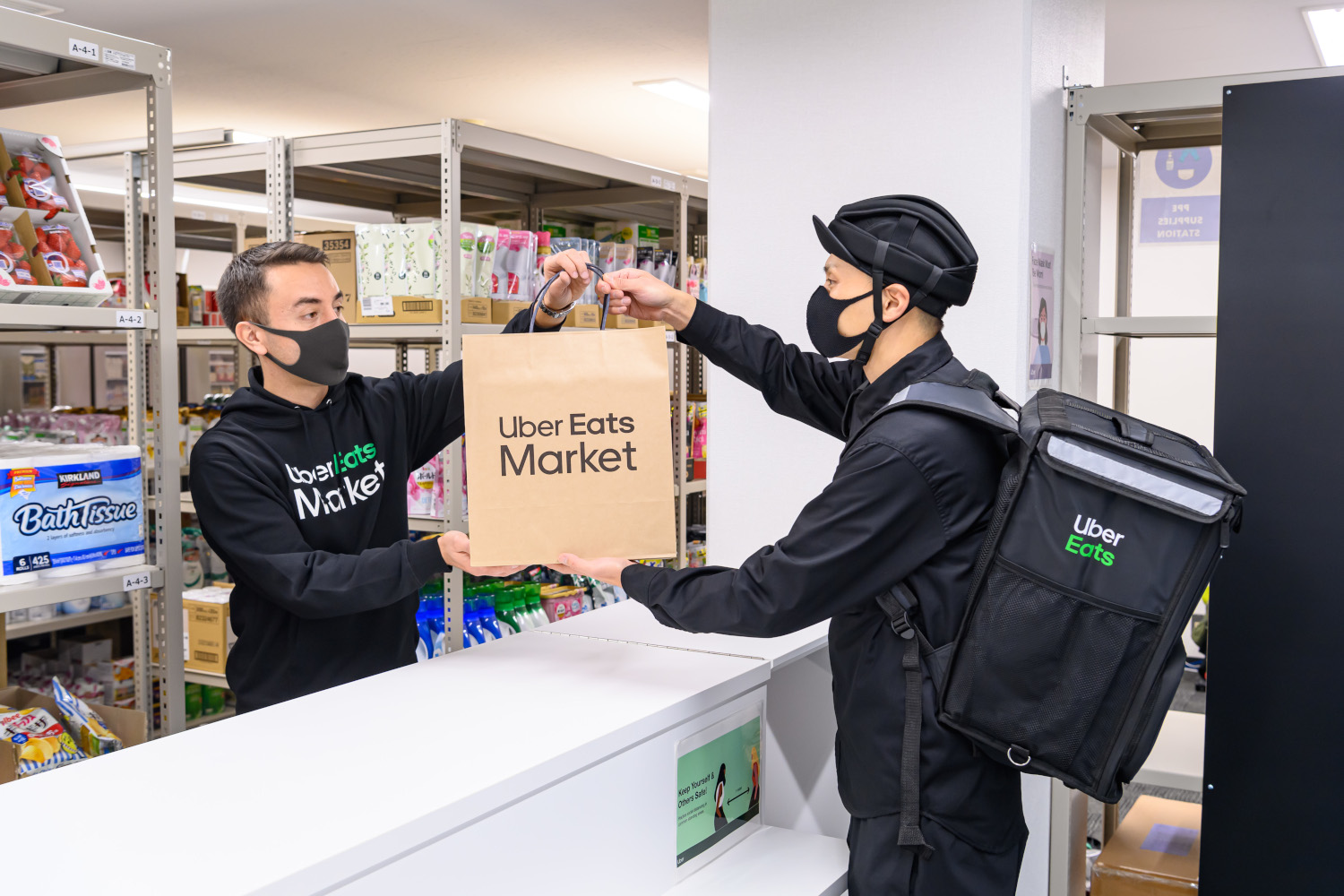 食品・日用品専門店「Uber Eats Market」の1号店が日本橋兜町に 