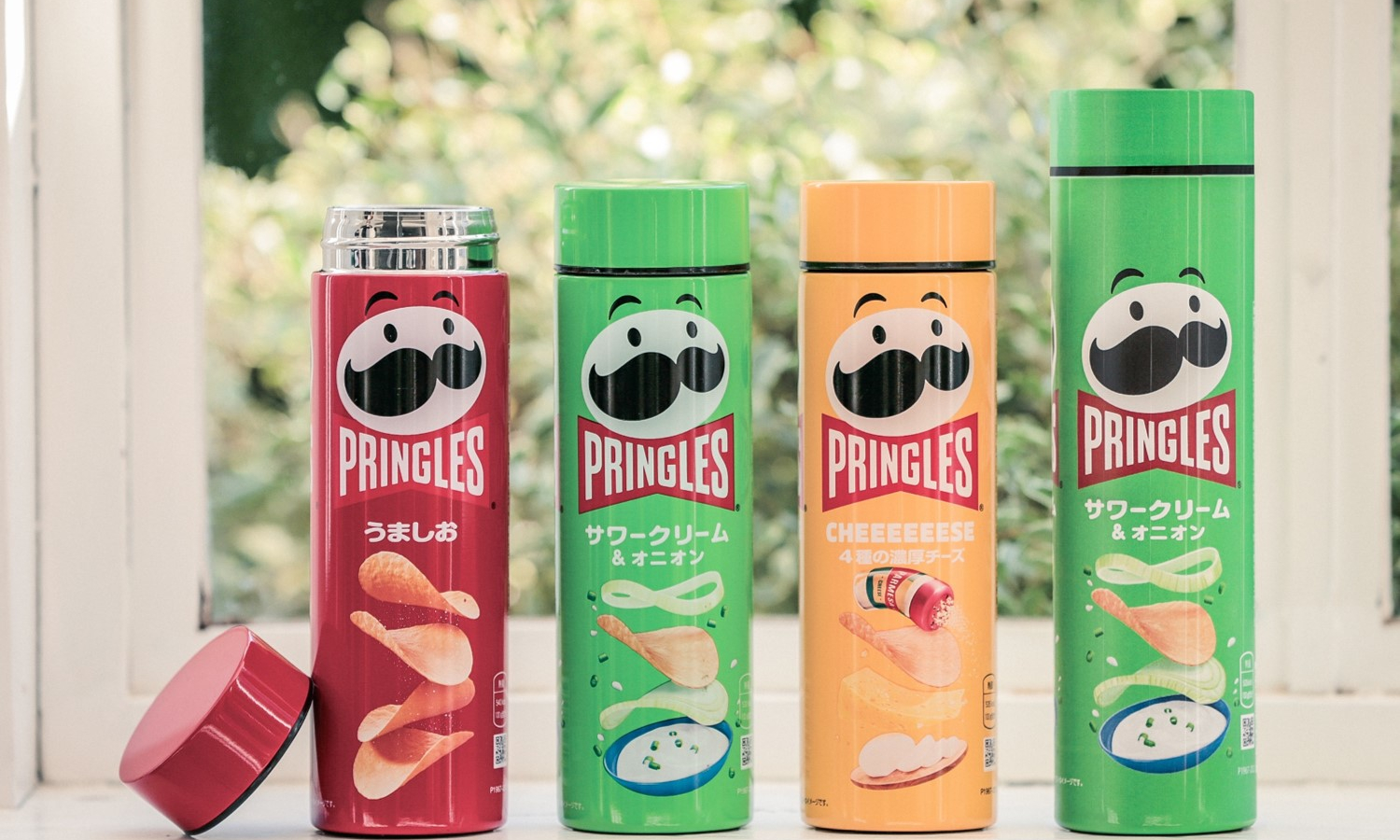 プリングルズそっくりな水筒「PRINGLES 真空断熱水筒BOOK」 - グルメ Watch