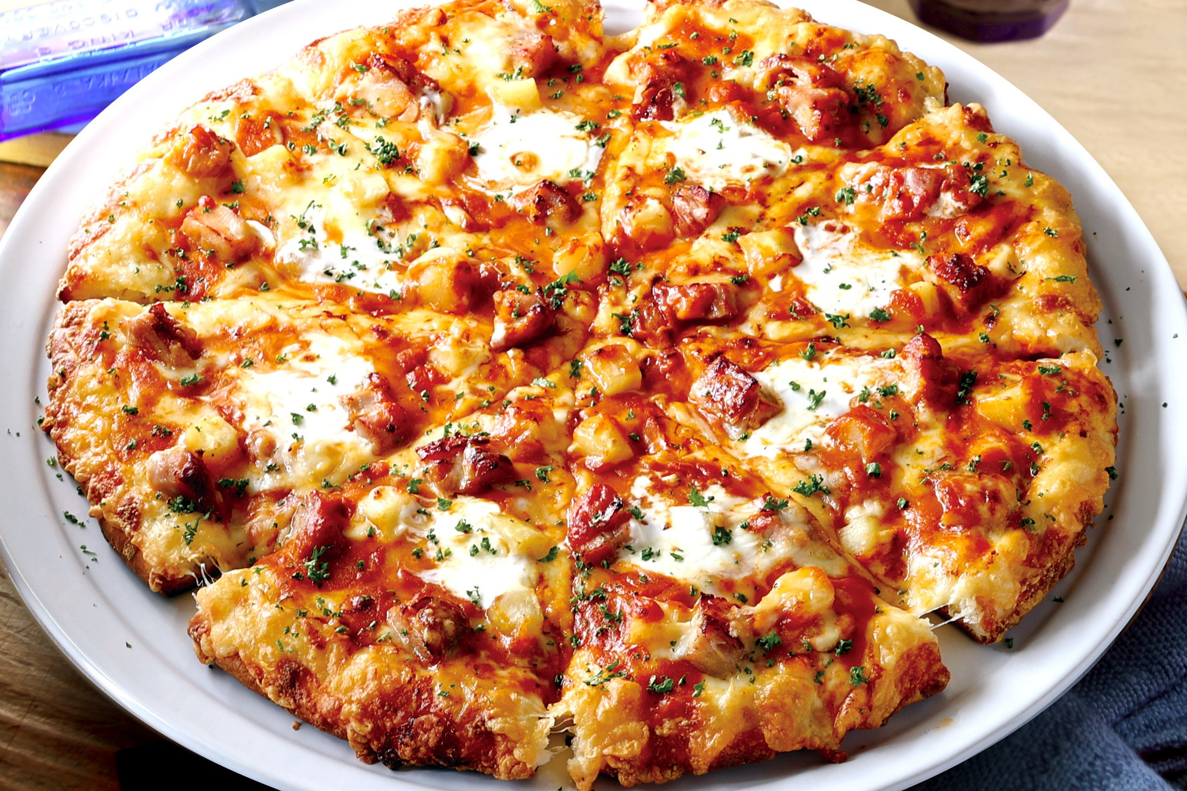 ピザーラ スパイスと発酵バターの バターチキンカレー もち明太子 フレッシュトマト バジル 3種のミートミックスとのクォーターピザも グルメ Watch ピザーラ スパイスと発酵バターの バターチキンカレー もち明太子 フレッシュトマト バジル 3種のミートミックスとのクォーターピザも グルメ Watch