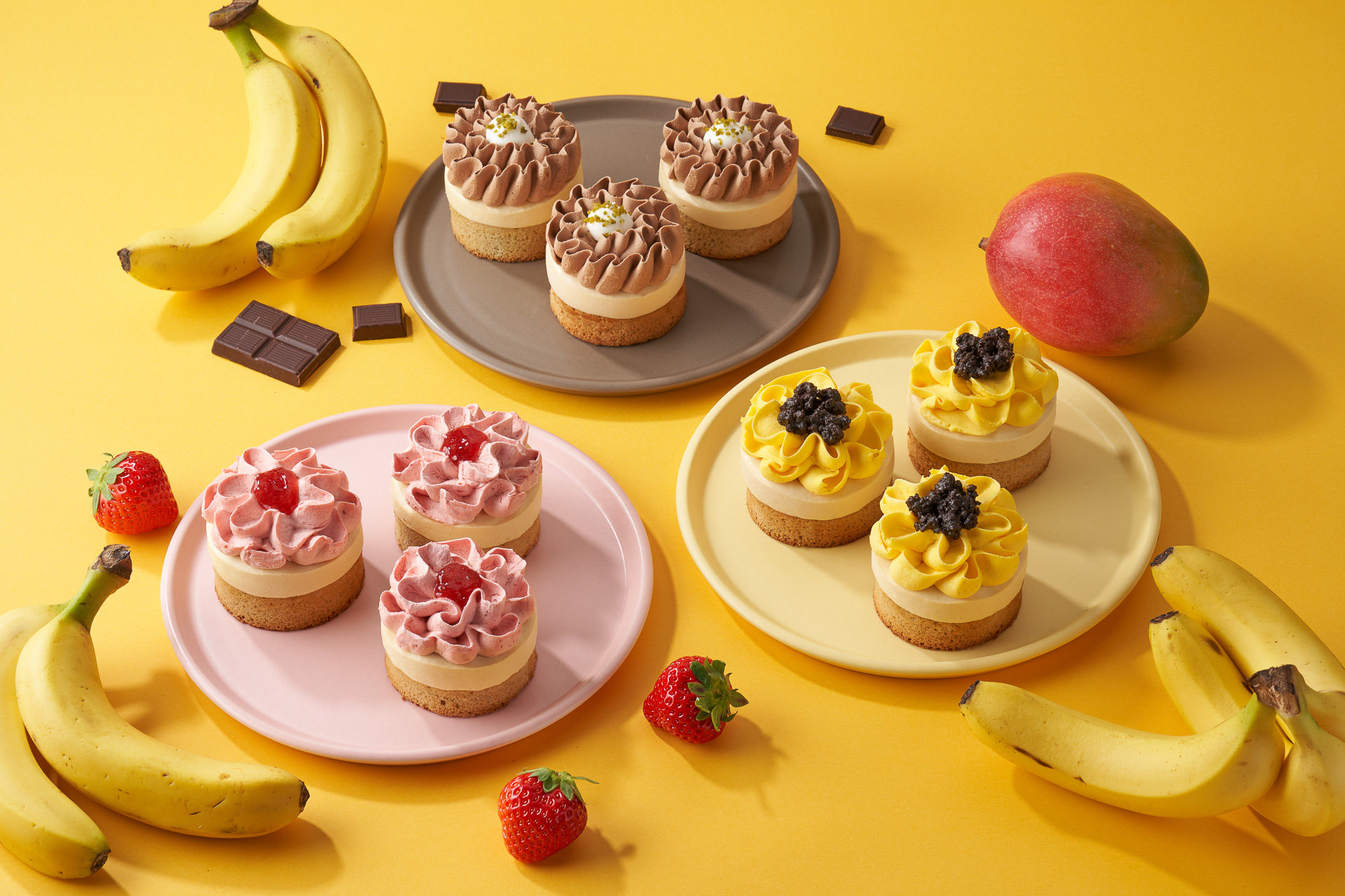 スターバックス 花のようなかわいらしい フラワーケーキ などサマーシーズン メニューを発売 グルメ Watch