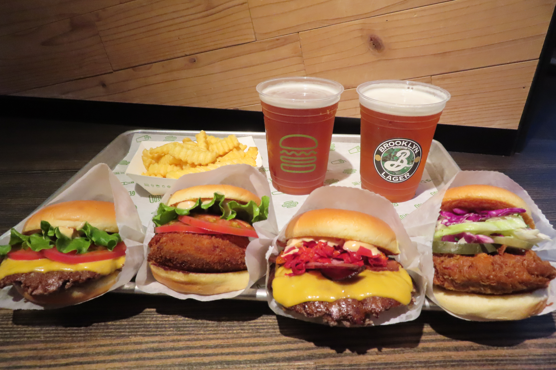 Shake Shack×Brooklyn Brewery、バーガーとビールのペアリングを提案 - グルメ Watch