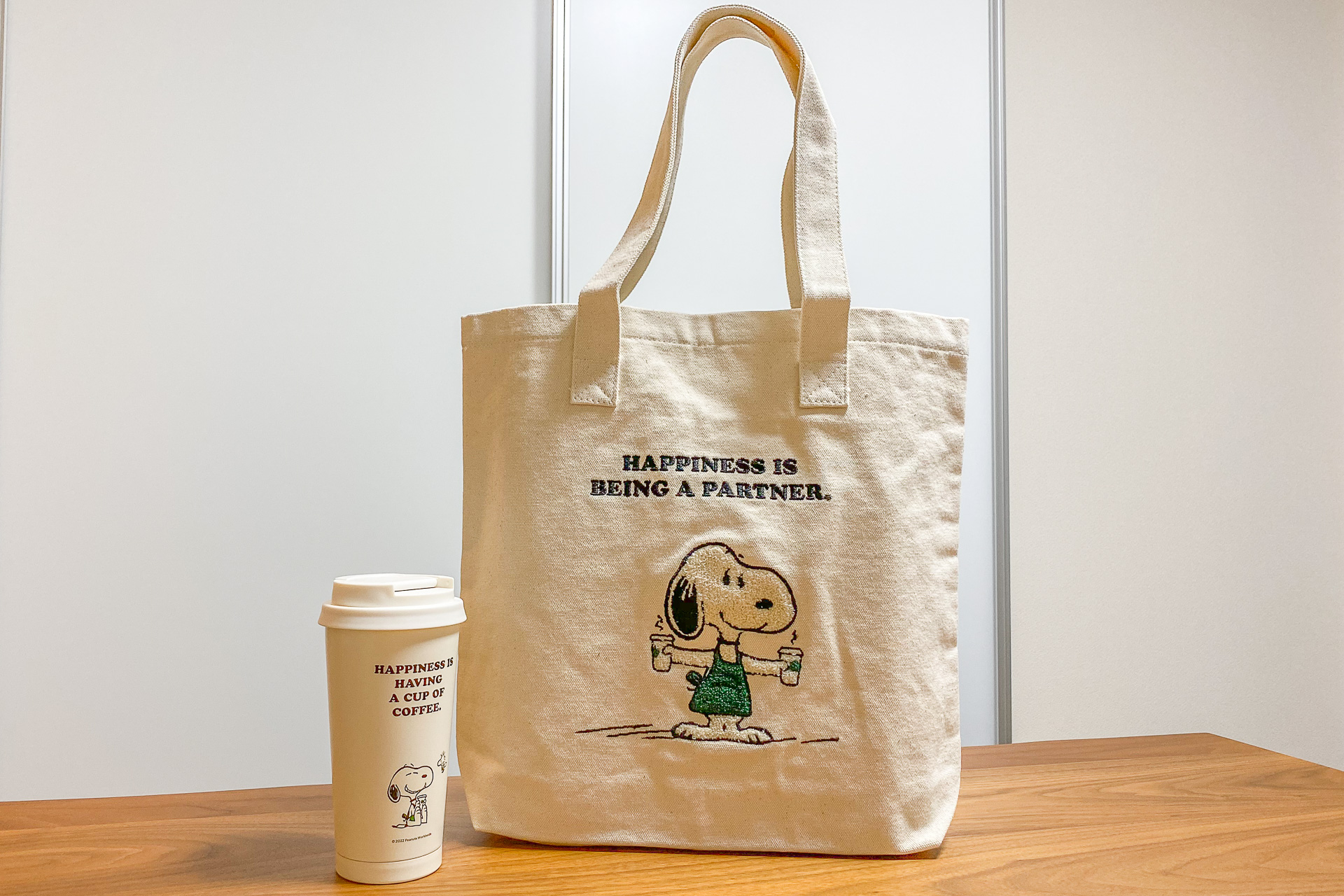 祝!スターバックス「PEANUTS」と初コラボ。ふさふさかわいい