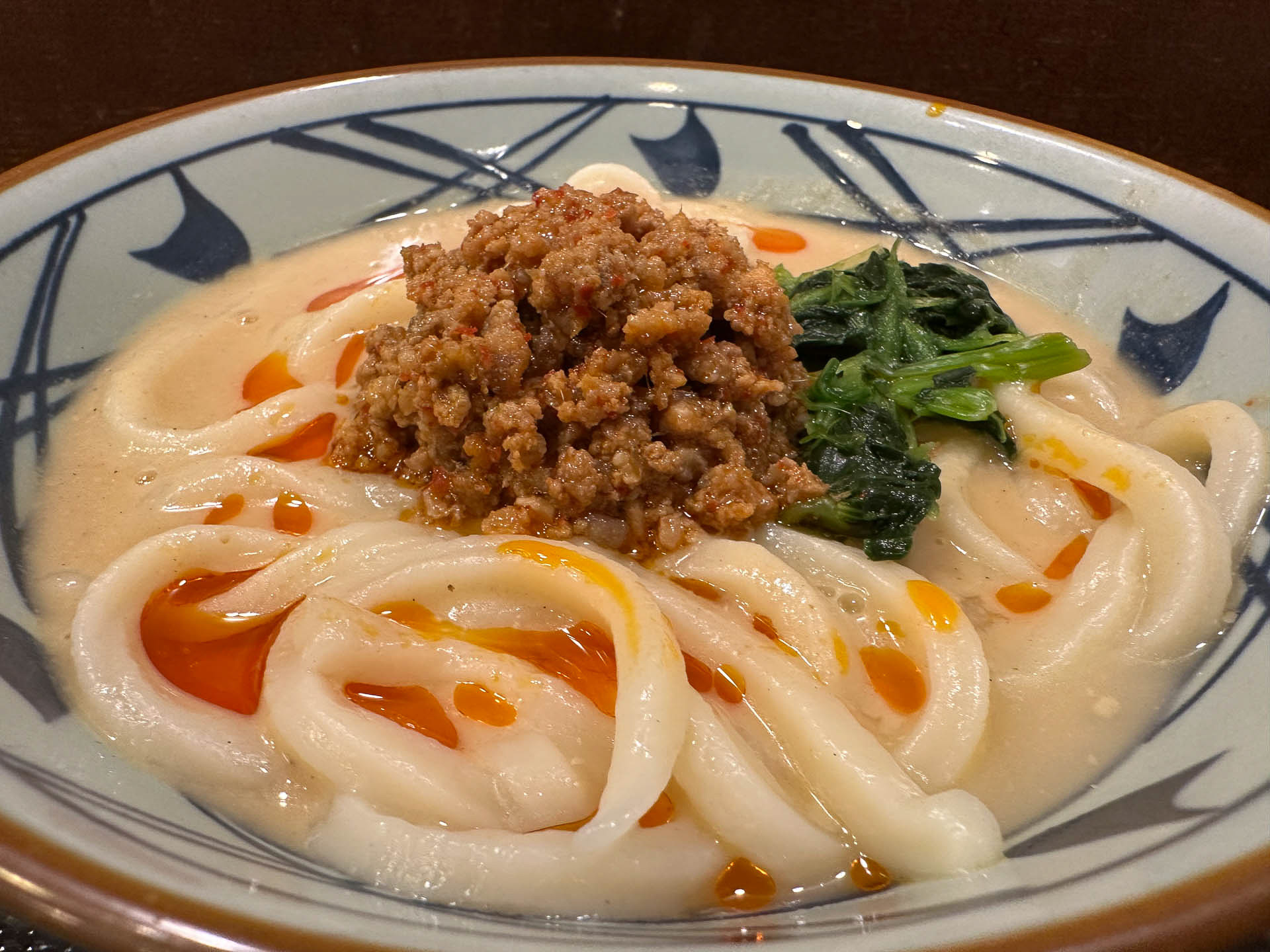 寒い季節にうれしい丸亀製麺の限定商品「うま辛坦々うどん」と「タル鶏南蛮ぶっかけ」を食べてみた - グルメ Watch