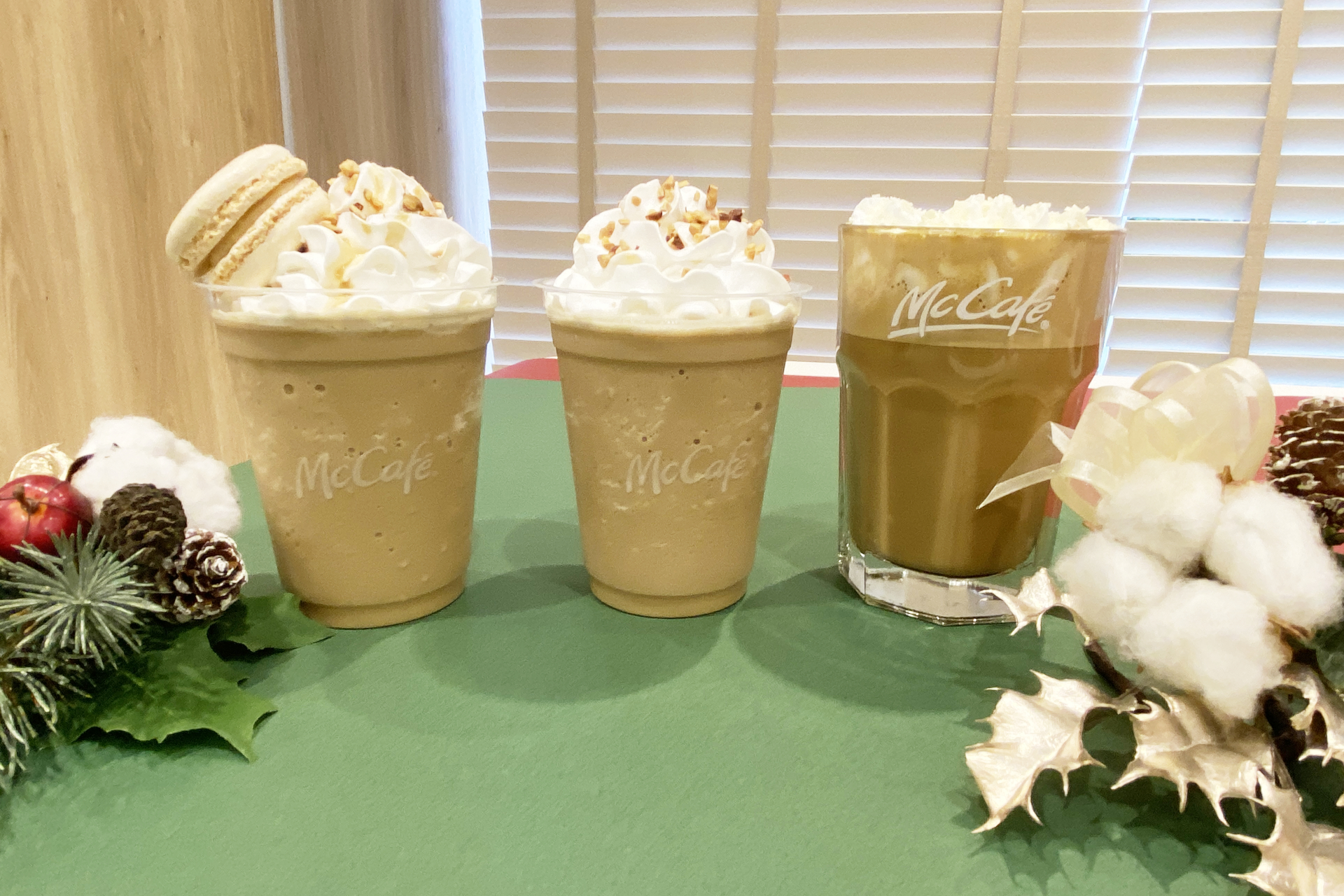 マックカフェ、ホリデーシーズンの新作ドリンク「塩バターキャラメル