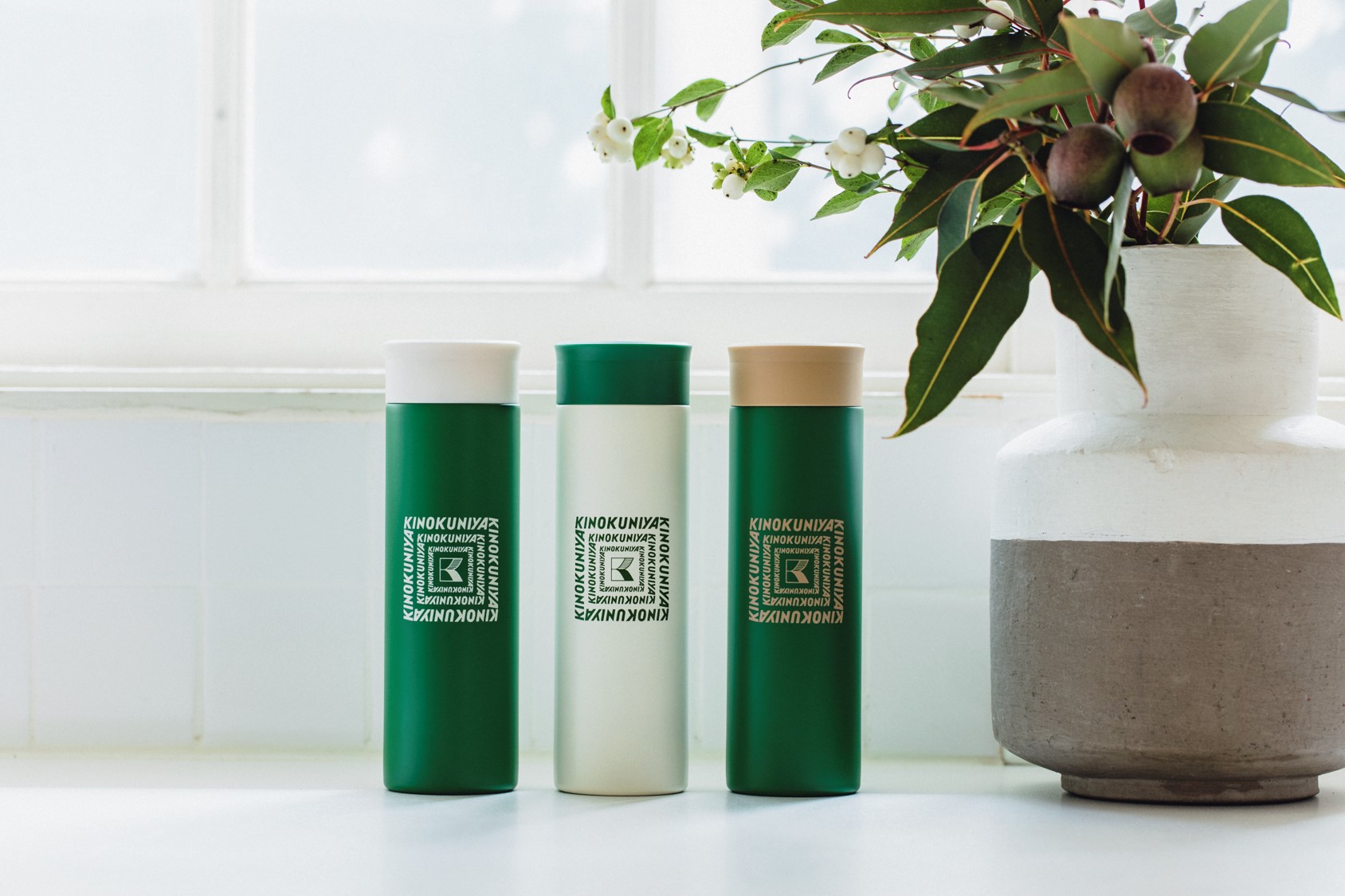 紀ノ国屋」のステンレスボトル付きBOOK、12月22日発売。グリーン