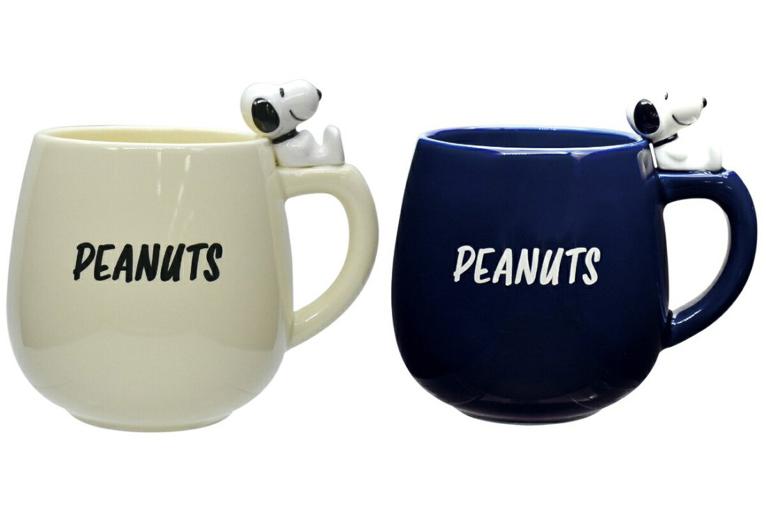 PEANUTS」スヌーピーがちょこんと座った姿がかわいいマグカップが発売