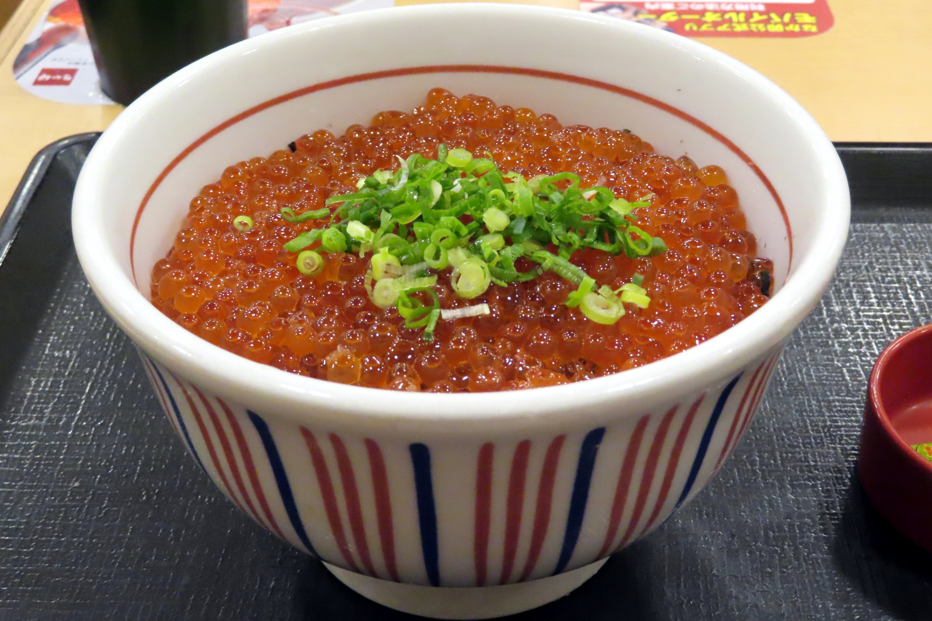 もはや“いくら丼は飲み物”なのか？ なか卯の「天然いくら丼」 - グルメ