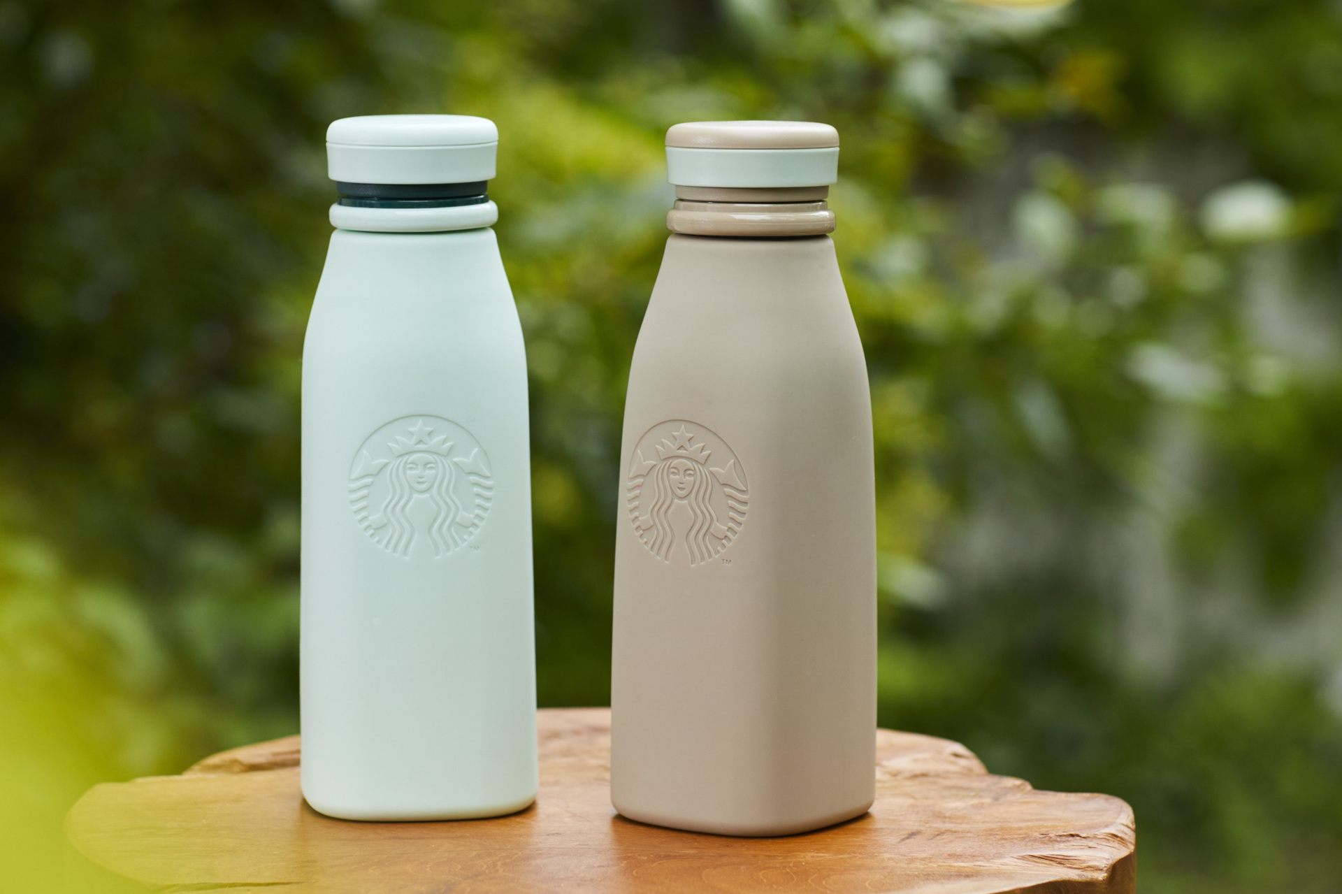 スターバックス、小さく折りたためるシリコンボトル「タンブラー部公式 