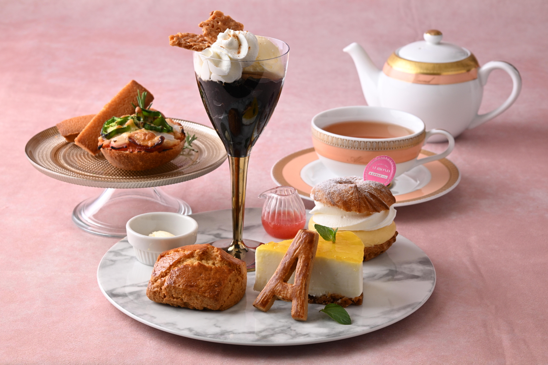 六本木交差点のシンボル「アマンド六本木店」7月17日リニューアル