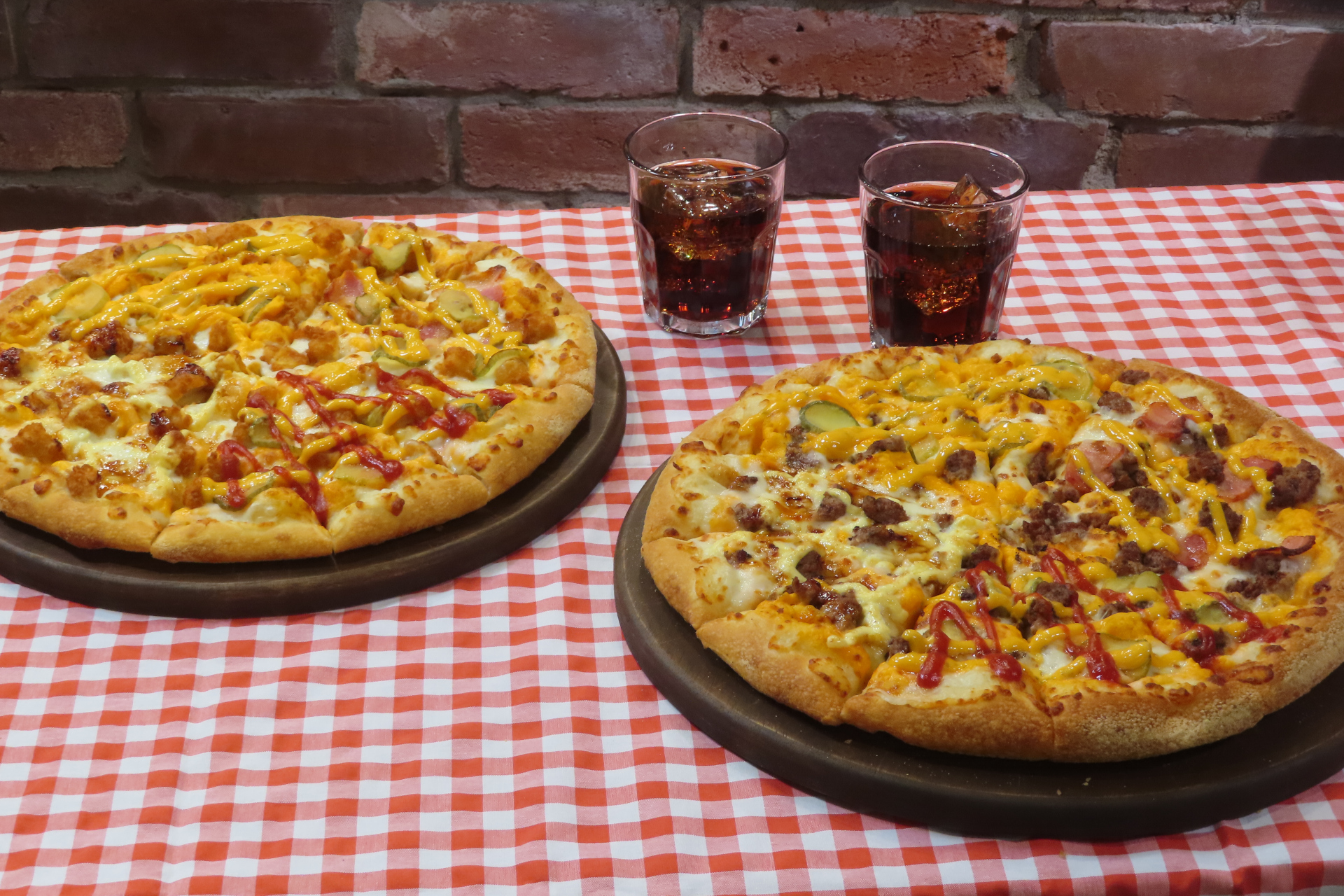 ドミノ・ピザ、2種の「チーズバーガークワトロ」を発売 - グルメ Watch