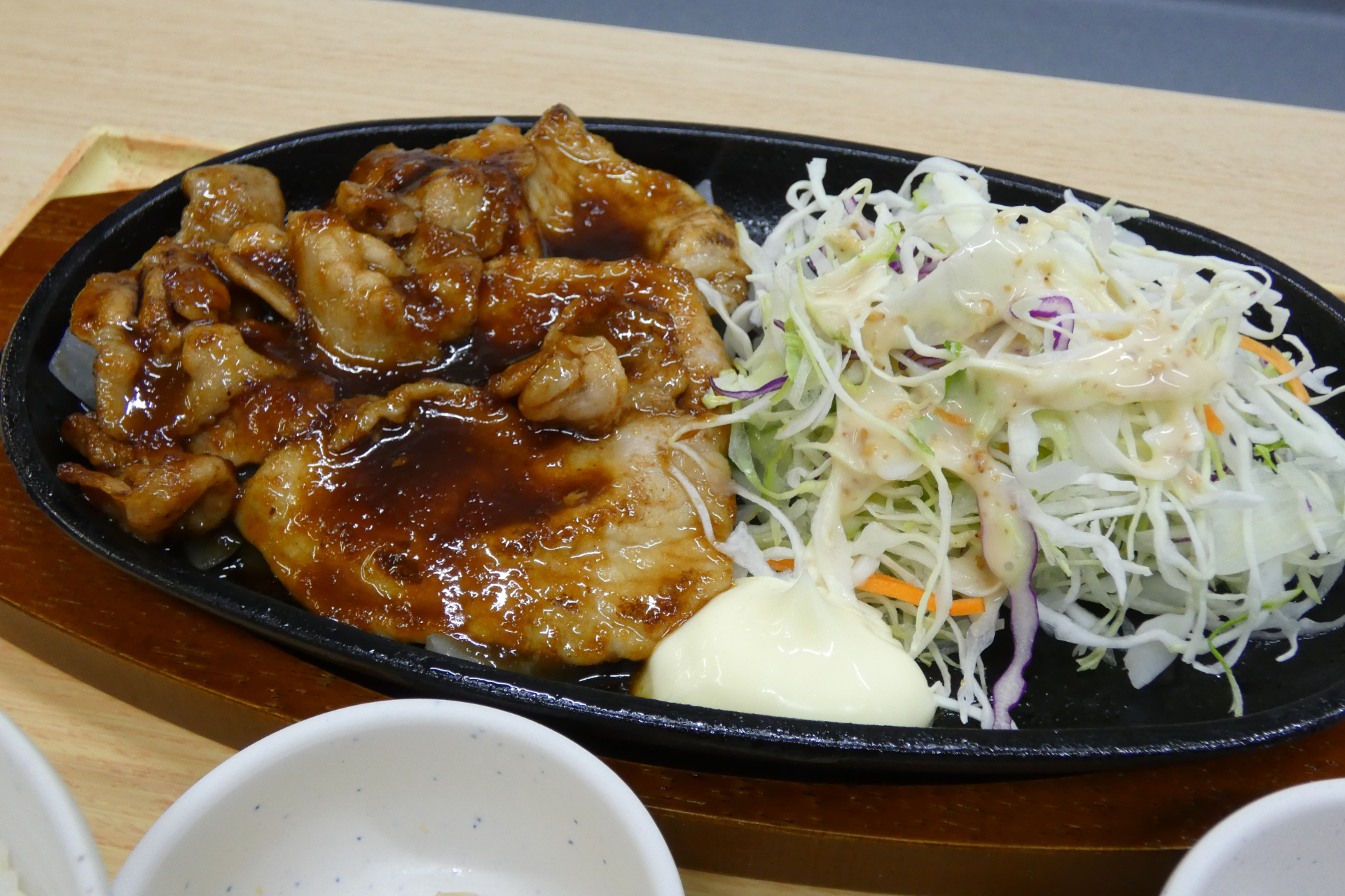 やよい軒、「～三元豚使用～ロースとバラの極みしょうが焼定食」9月4日