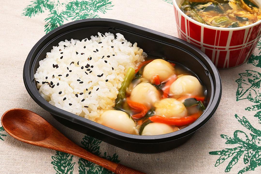 ローソンストア100「だけ弁当」でうずら農家を応援「うずら卵の中華丼