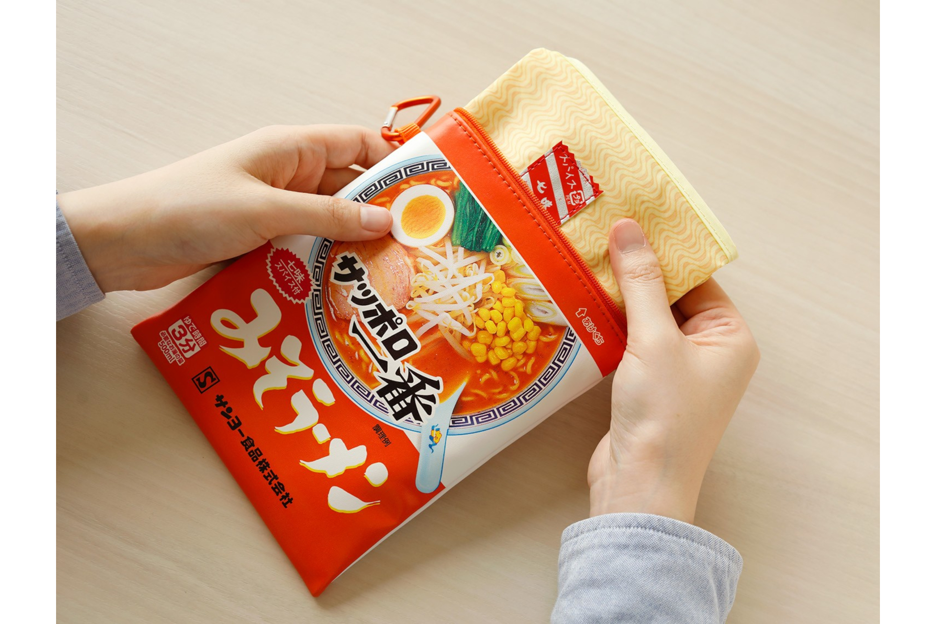 サッポロ一番 みそラーメン」のポーチ＆エコバッグが「オレンジページ