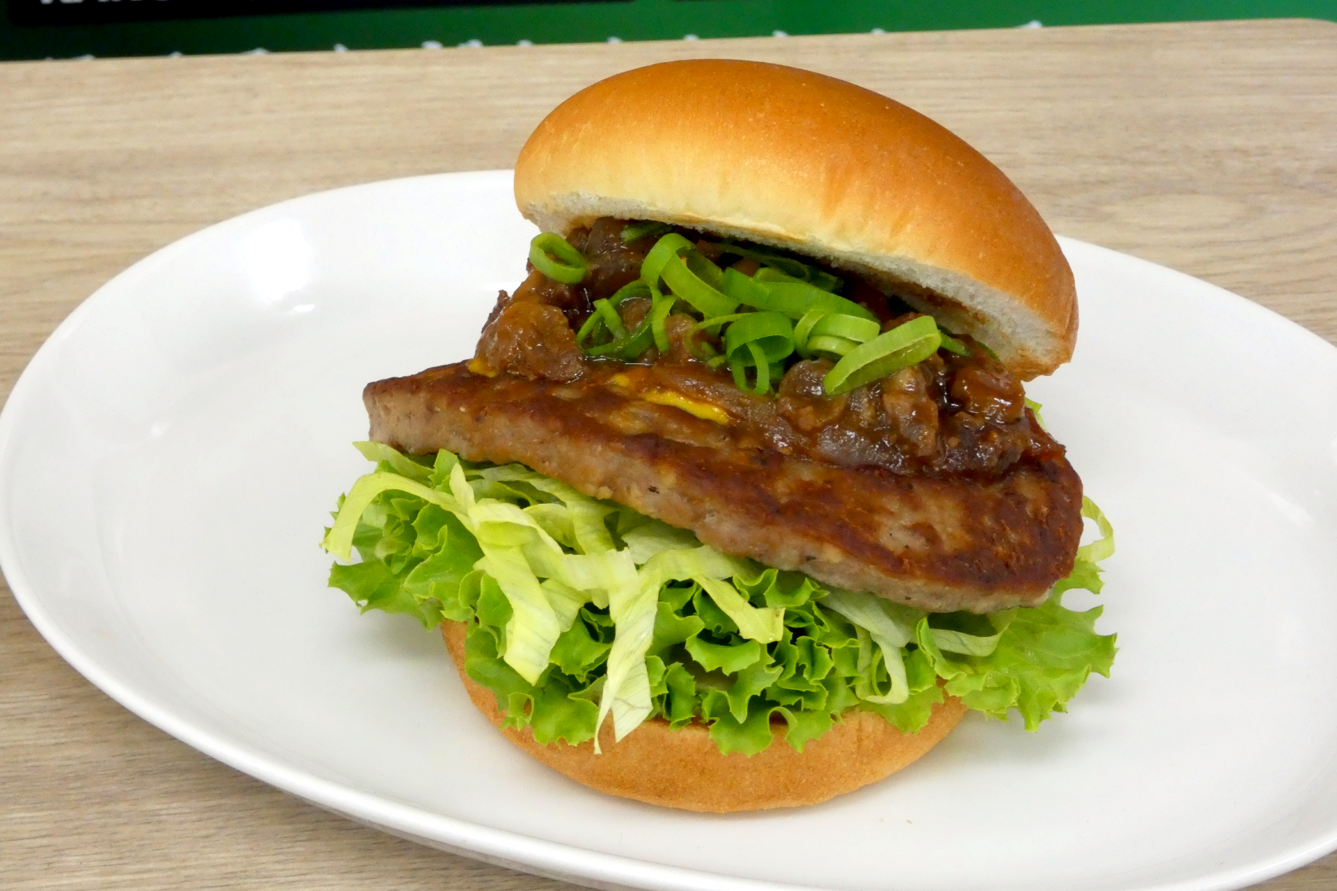 モスバーガー モスバーガー、関西限定で「国産牛すじバーガー」を販売 - グルメ Watch