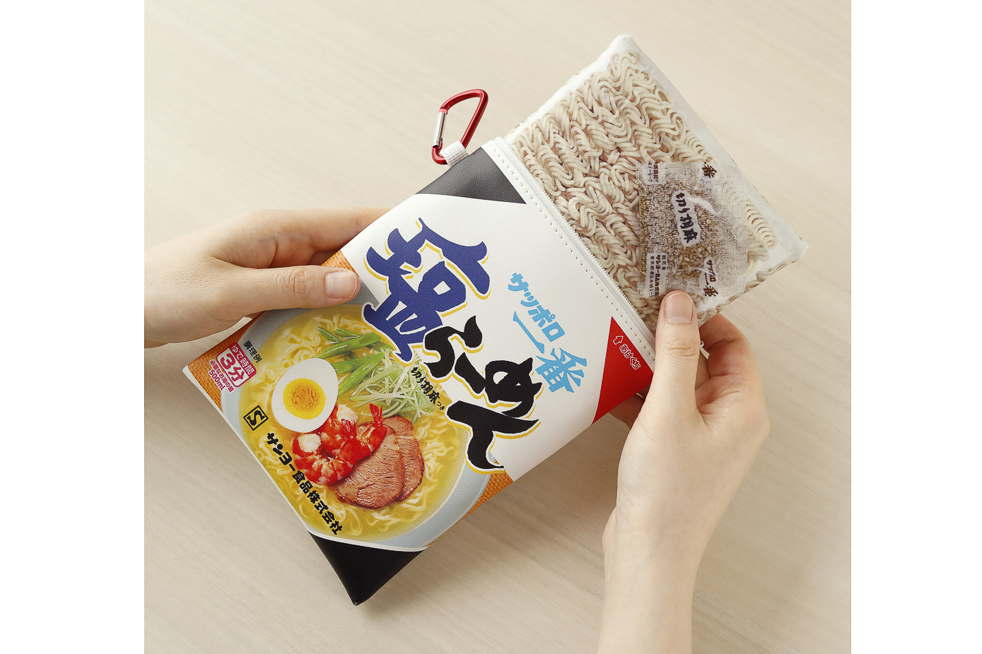サッポロ一番 塩らーめん」のポーチ＆エコバッグが「オレンジページ