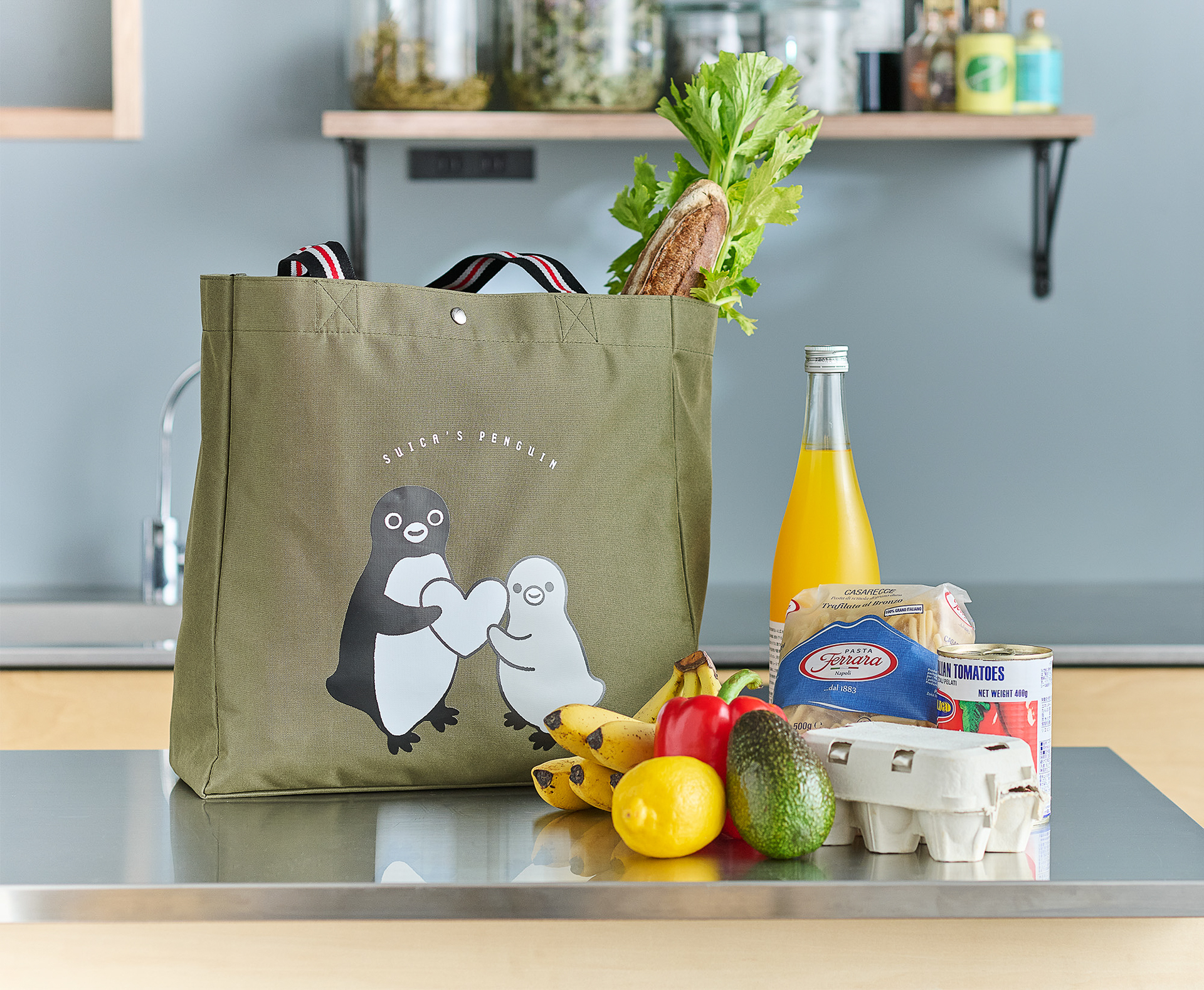 【使用可能】　記念Suica ペンギンのお買い物 Suicaのペンギン」お買い物に便利な大容量トートバッグが付録の