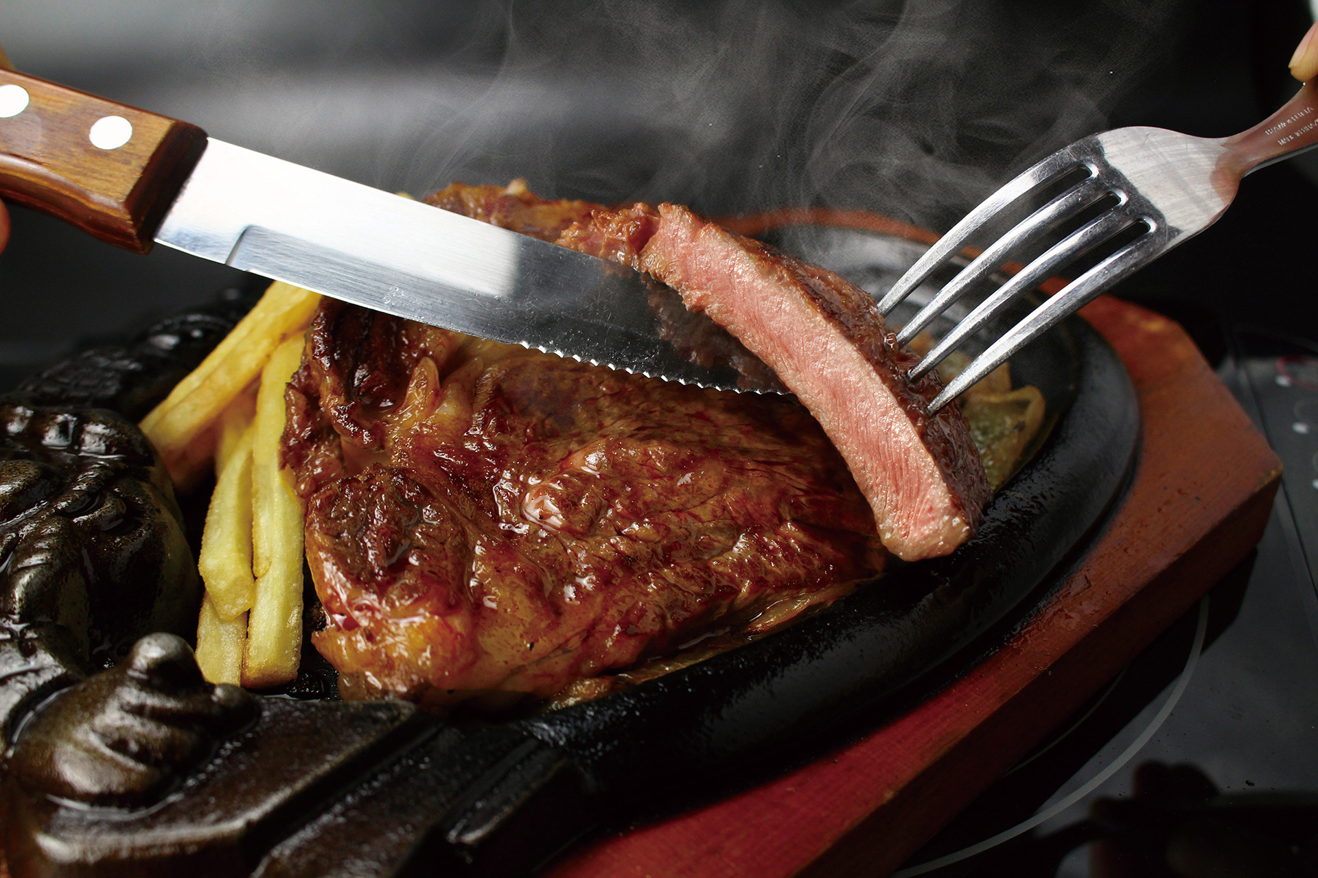 ブロンコビリー、赤身も脂身もおいしい「炭焼きリブロースステーキ