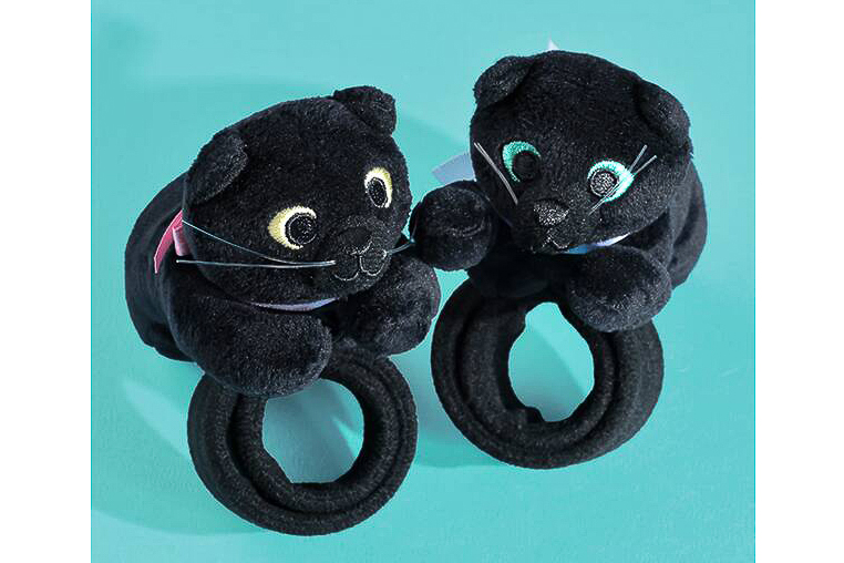 カルディ、黒ネコがバッグに変身する「ハロウィン パッチンキャット