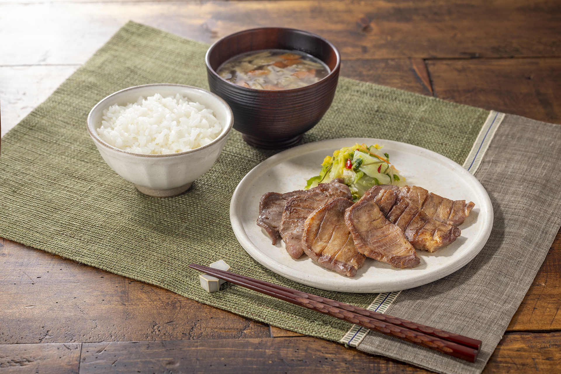 吉野家、公式通販で「冷凍牛たん」を発売。熟練バイヤー厳選“肉厚牛