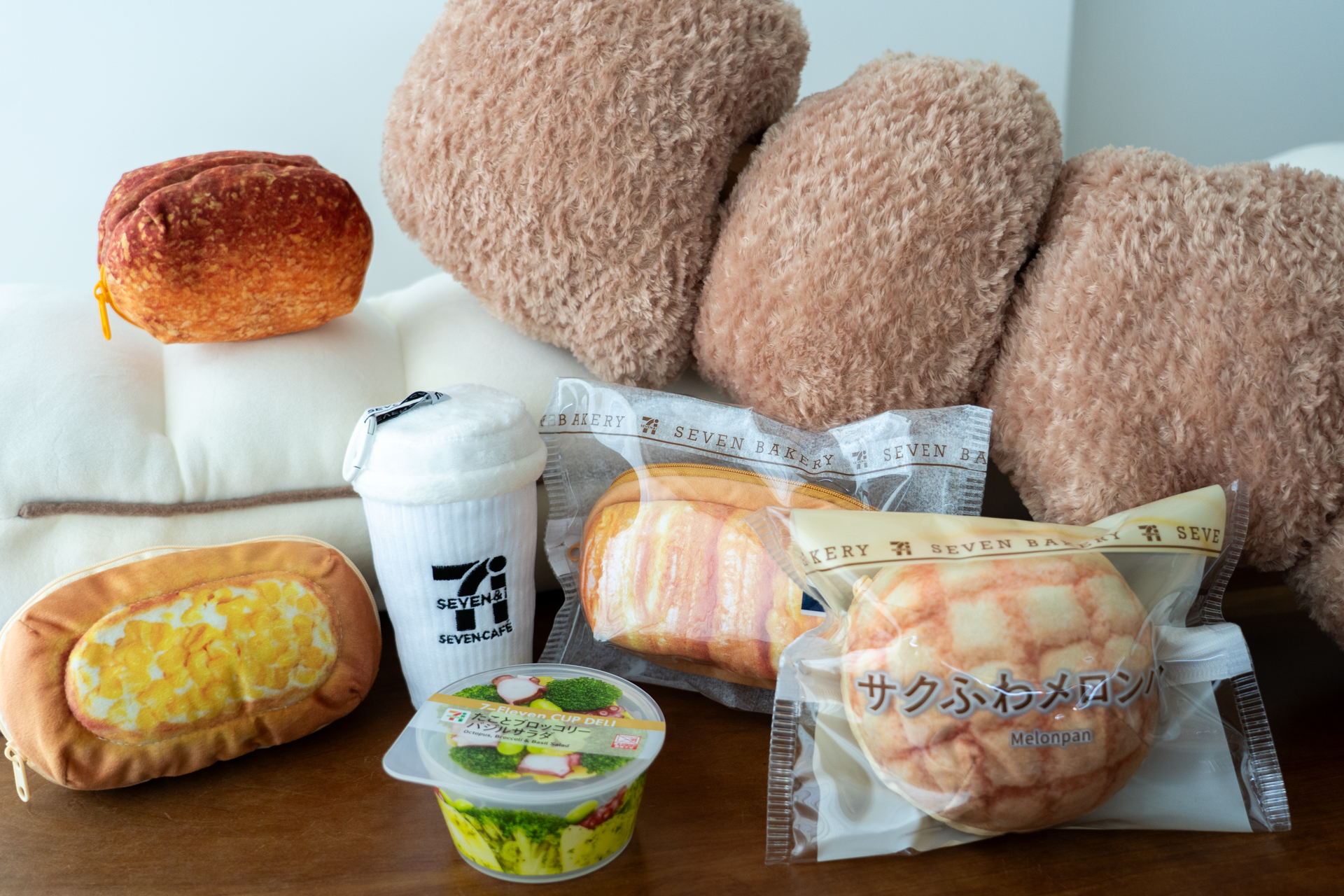 特賞 ぬいぐるみ からあげ 棒 LAST 賞 ふんわり ちぎりパン クッション セブンイレブン」まさかのHappyくじに！ 特賞は90cmの「からあげ棒